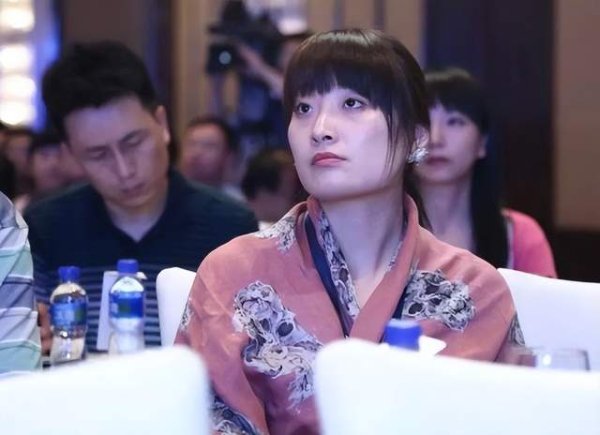 云沪深配资 杜建英51岁生下宗庆后小儿子？豪门恩怨不简单，都是为了财产