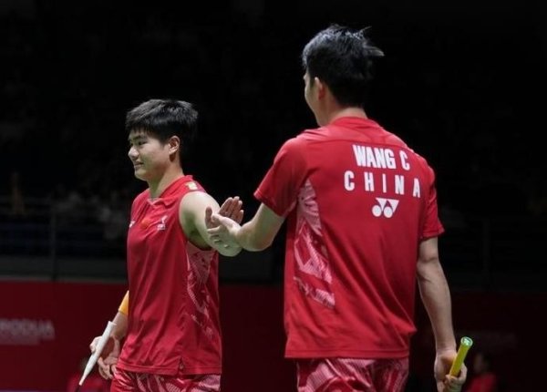 东信证券 梁伟铿/王昶2-1逆转日本组合，晋级男双16强